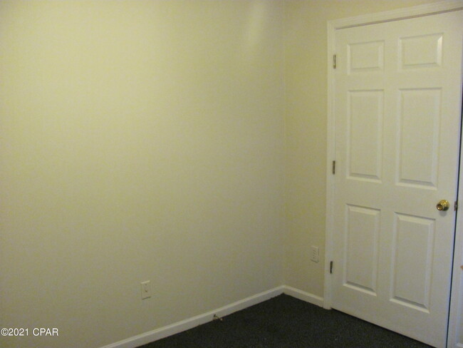 Foto del edificio - 13508 Hutchison Blvd