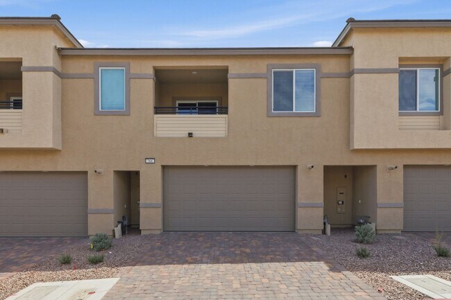 Foto del edificio - Brand New 3 Bedroom Stylish Henderson Townhome in Black Mountain Ranch