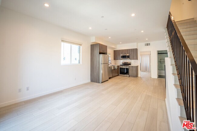 Foto del edificio - 246 N Dillon St