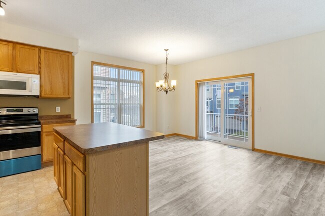 Foto del edificio - 14583 Olivine Ter NW