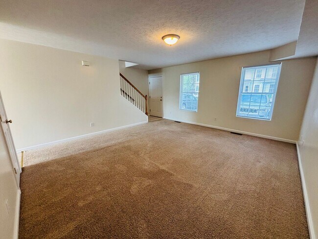 Building Photo - 2 Bedroom, 2.5 Bath Townhouse