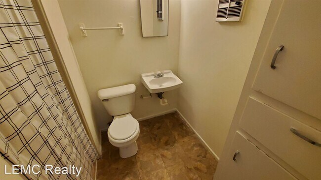 Building Photo - 3 br, 1.5 bath House - 2509 Thorne Unit 1