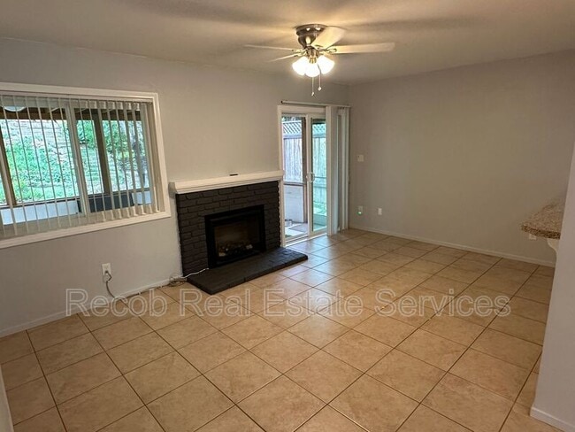 Building Photo - 4859 Campanile Dr