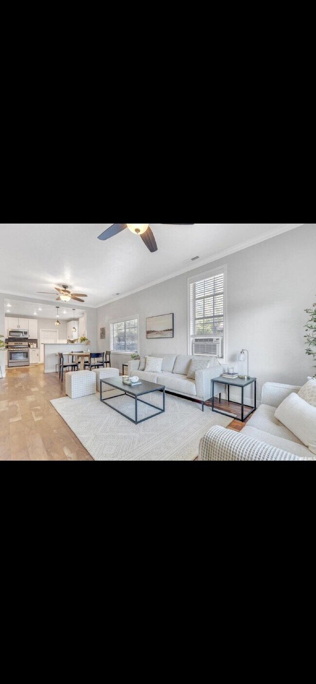 Building Photo - Contemporary 2-Bed Home with 1248 Sq. Ft. ...