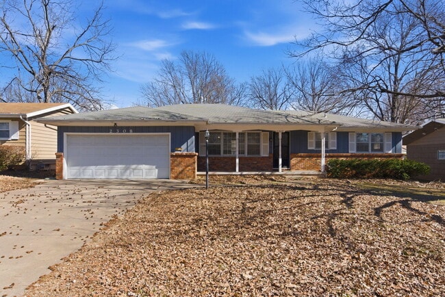 Building Photo - 2308 S Hampton Ave