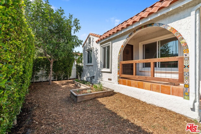 Foto del edificio - 4031 Edenhurst Ave