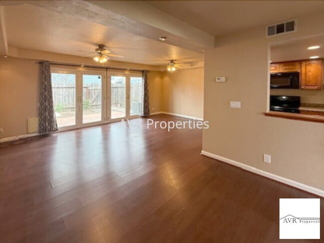 Building Photo - Upgraded Livermore townhome with lots of natural light!