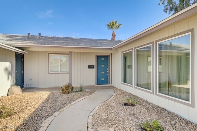 Building Photo - 4830 El Escorial Dr