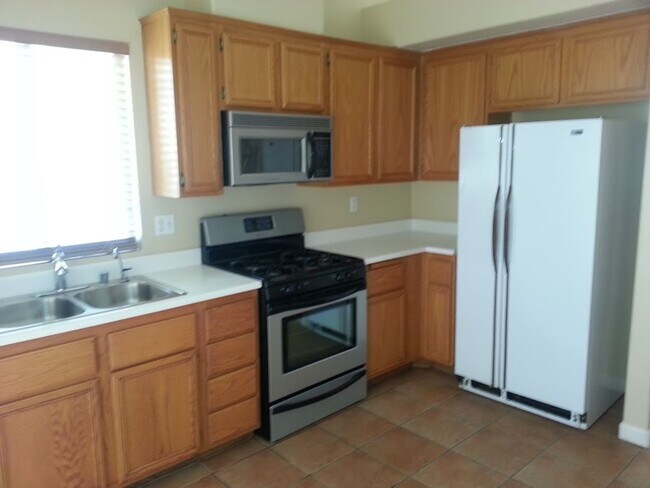 Building Photo - WONDERFUL SINGLE FAMILY HOME IS READY FOR YOU