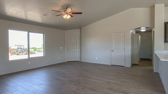 Foto del edificio - 1689 S Mystery Canyon Dr