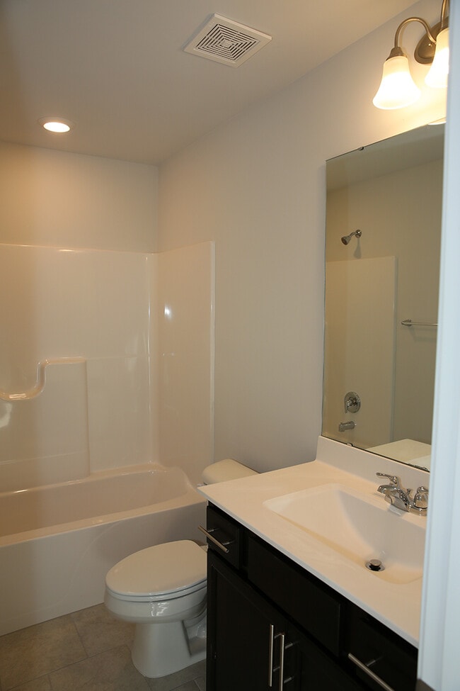 Building Photo - 1056 Shoreside Dr