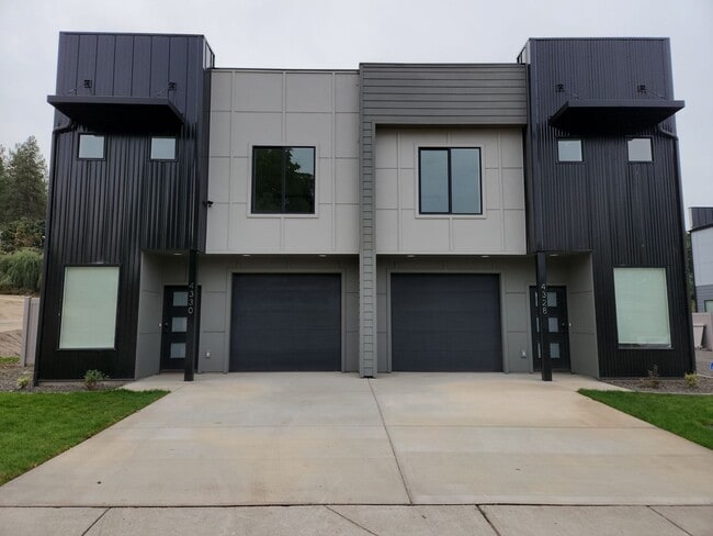 Building Photo - BRAND NEW MODERN LIVING!! HUGE 4 Bed 2.5 Bath Duplex with over 2350+ Sq. Feet.