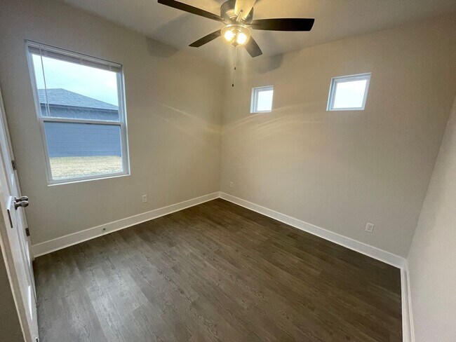 Foto del edificio - Nearly New 3 Bed 2 Bath Home in Goddard Schools – Trails End