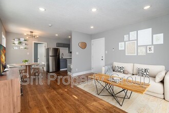 Building Photo - 2729 Campbell St