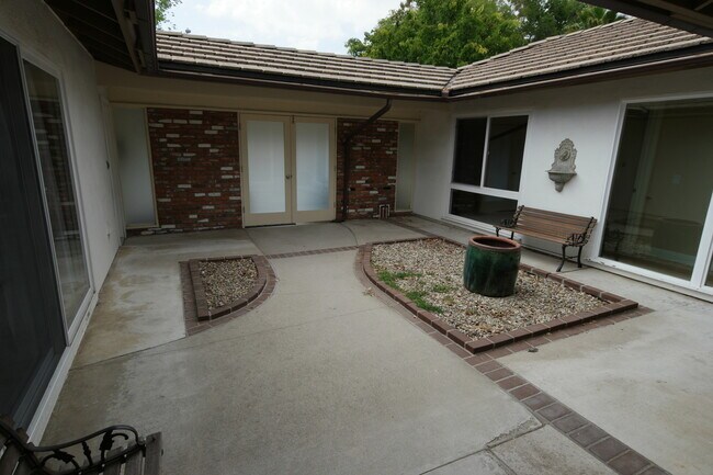Foto del edificio - 4332 Abbington Ct