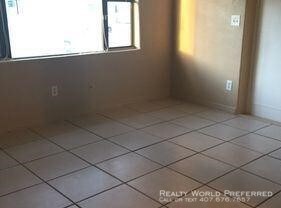 Building Photo - Awesome 2/1 Duplex Apt in Eustis