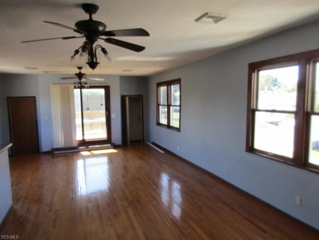 Foto del edificio - 6127 Traymore Ave