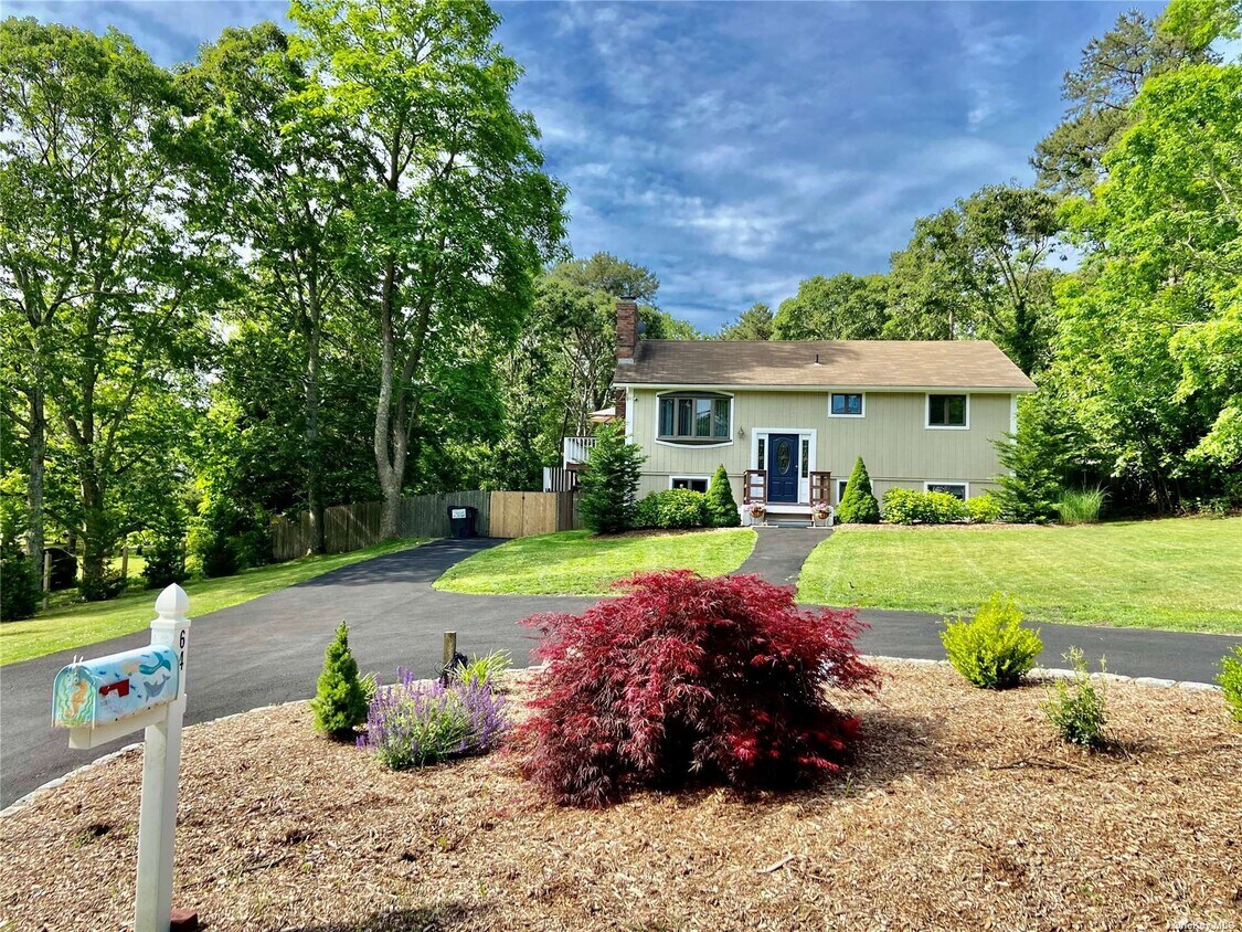 64 E Tiana Rd, Hampton Bays, NY 11946 House Rental in Hampton Bays