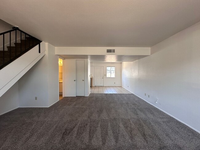 Building Photo - 2 BED 2 BATH TOWNHOME NEAR THE I-15 AND CH...