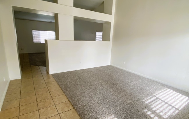 Building Photo - Spacious 4 Bedroom House