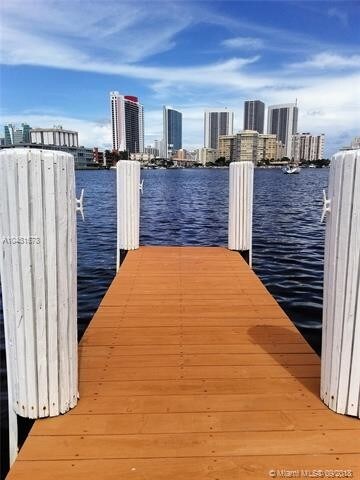 Foto del edificio - 450 Golden Isles Dr