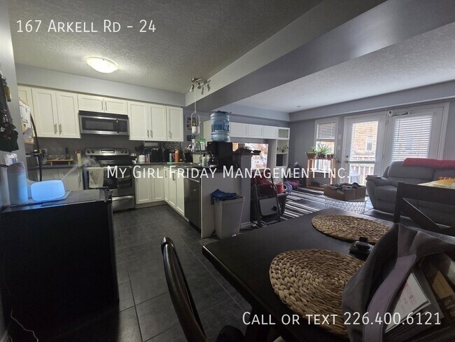 Photo du bâtiment - Beautifully Maintained Townhome!