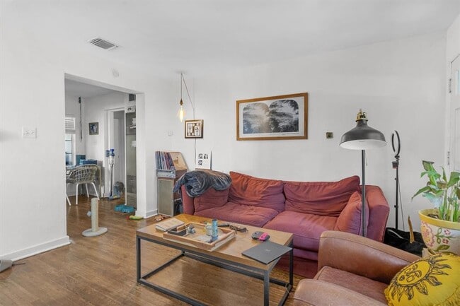 Living room - 1500 Kirkwood Road