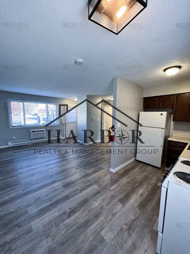 Building Photo - Renovated 1 Bedroom 1 Bath - SPECIAL: Lower rent for a 6 month Lease