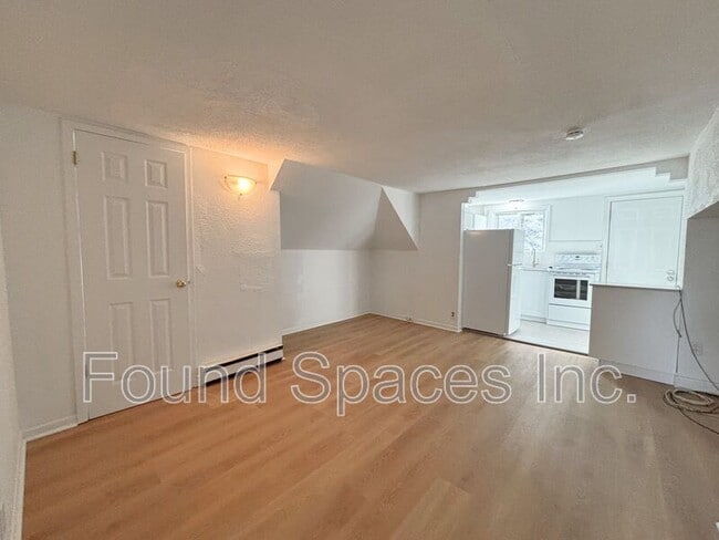 Building Photo - 32 Arthur Ave S