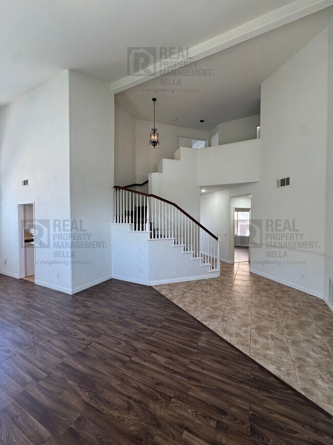 Building Photo - 23 Bella Donaci