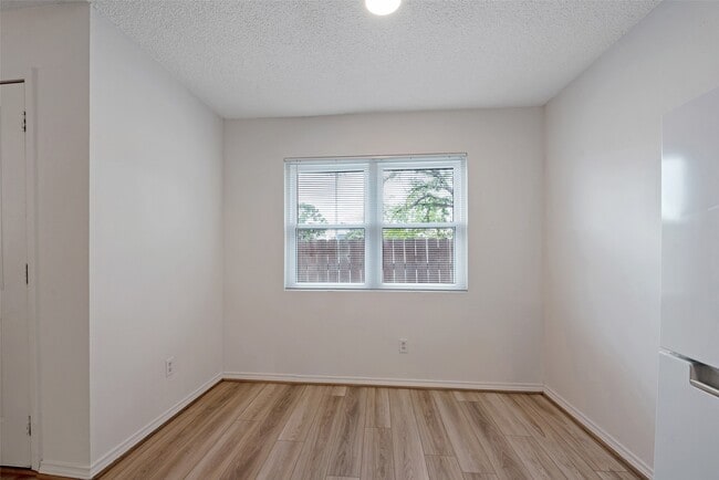Building Photo - 910 Judiway St