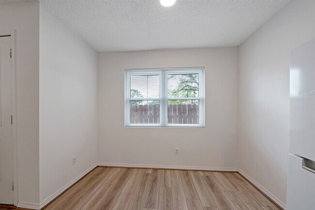 Foto del edificio - 910 Judiway St