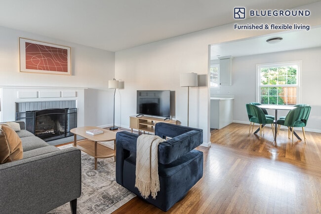 Building Photo - 253 Center St