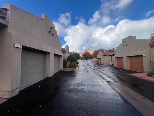 Building Photo - Unfurnished - 1 Year Rental