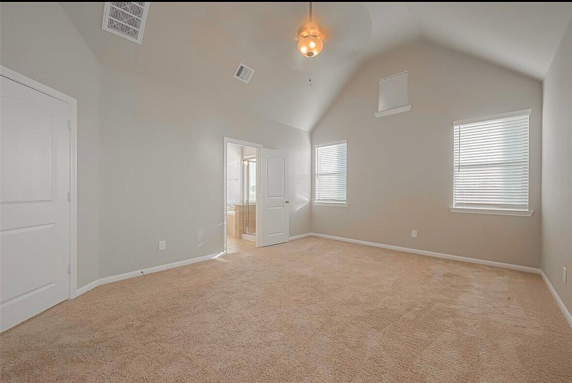 Foto del edificio - 8700 Laurel Crest Dr