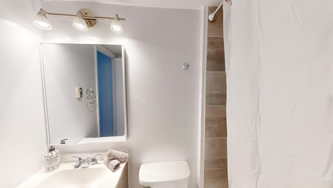 Photo de l'intérieur - 27 Lucerne & 87 Vanier