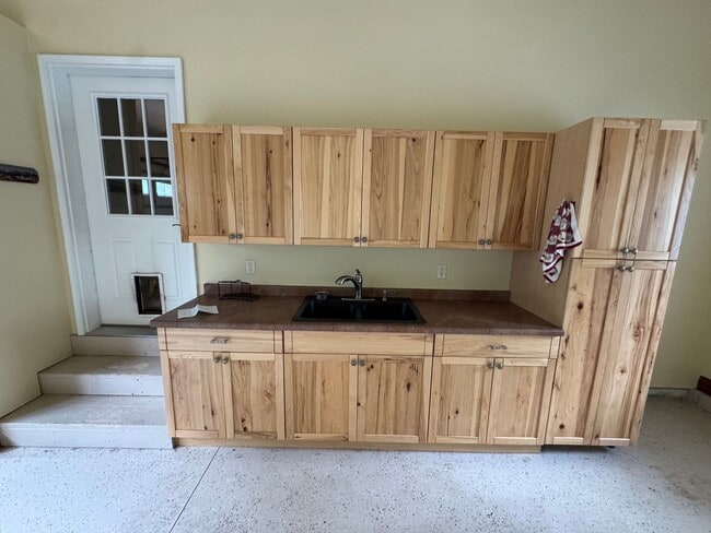 Building Photo - Rosebud River Retreat – Your Big Sky Escap...