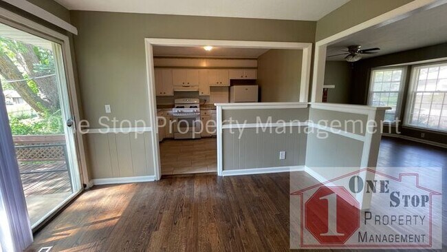 Building Photo - Beautiful 3 Bedroom/ 1.5 Bathroom Home in ...