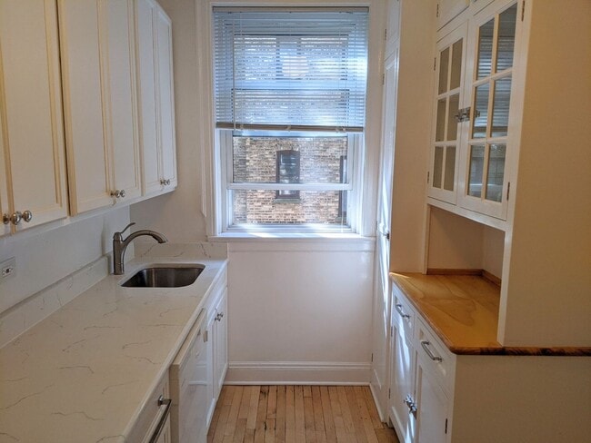 Building Photo - 1136 Maple Ave