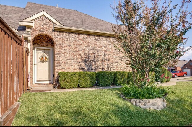 Foto del edificio - 2237 Walnut Grove Ln