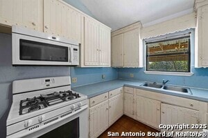 Building Photo - 1421 Stoneleigh Rd