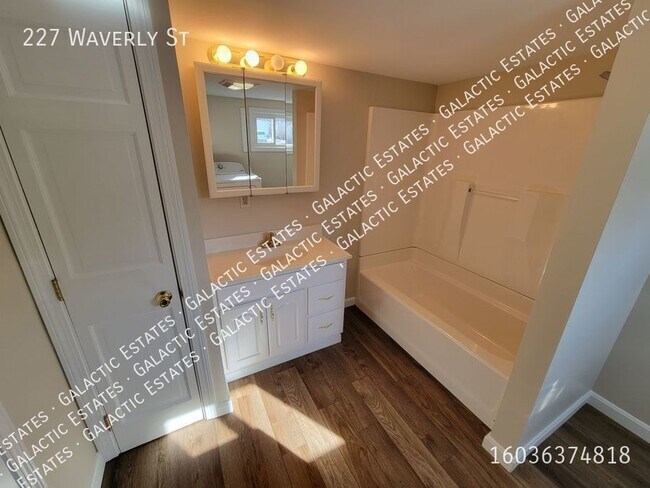 Building Photo - East Side Neighborhood 4 Bedroom 1.5 bath ...