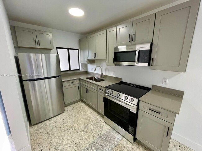 Building Photo - 180 NE 57th St
