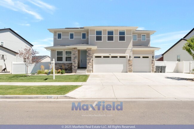 Building Photo - Modern EV Friendly Upgraded 5 BD 4 BA 3 GA...