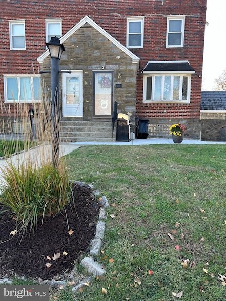 Primary Photo - 800 Disston St