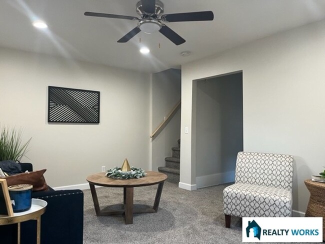 Building Photo - Quaint Updated House for Rent