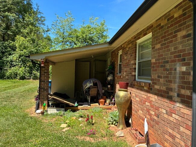 Rear/side view of patio - 344 18th Ave NE