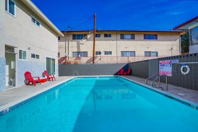 Piscina v2 - 544 Evergreen St