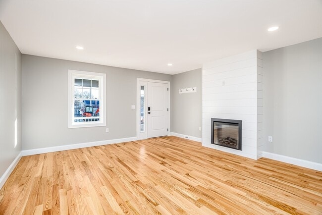 Building Photo - 33 Milton St