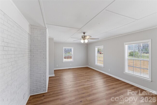 Foto del edificio - 527 Wilson Farm Rd